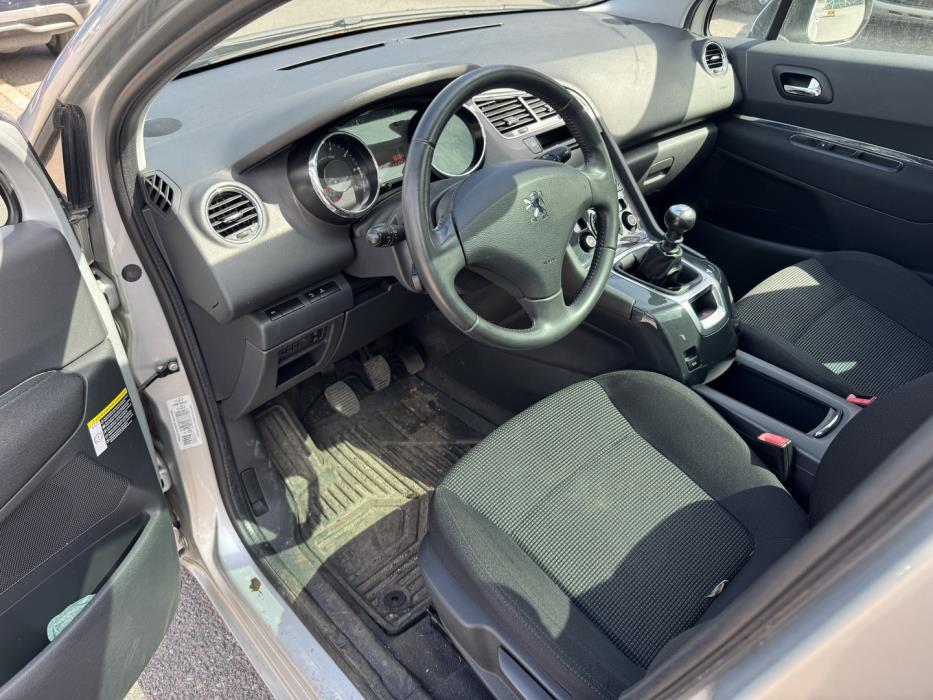 PEUGEOT 5008 2010