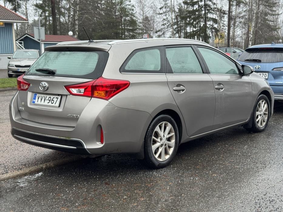 TOYOTA Auris 2013