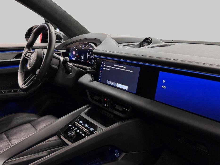 PORSCHE Macan 2024