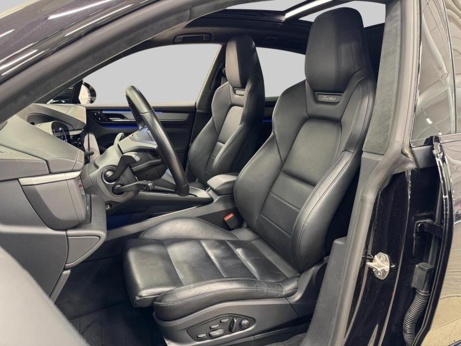 PORSCHE Macan 2024