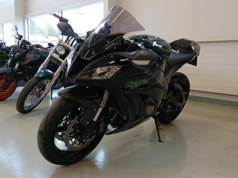 KAWASAKI Ninja 2011