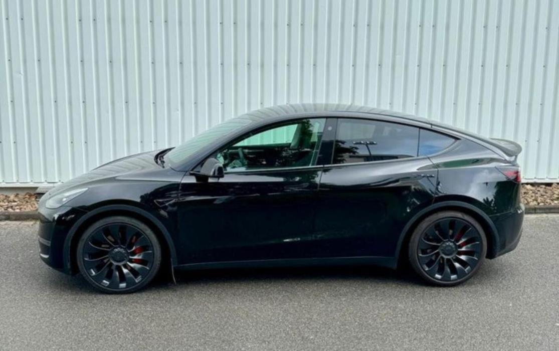 TESLA MODEL Y 2023