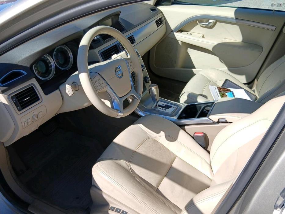 VOLVO V70 2011