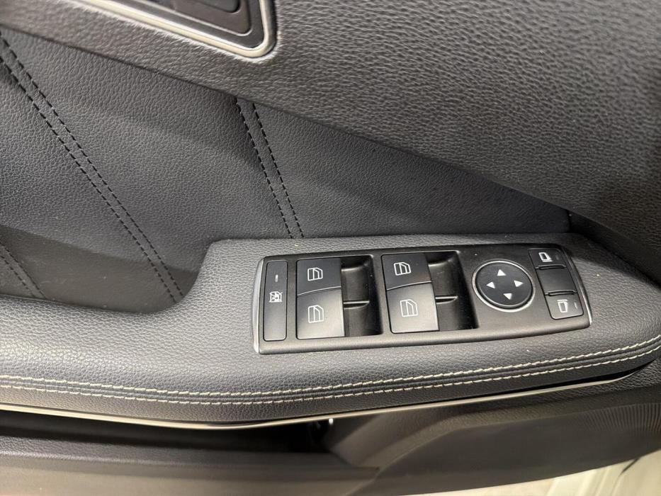 MERCEDES-BENZ E 2011