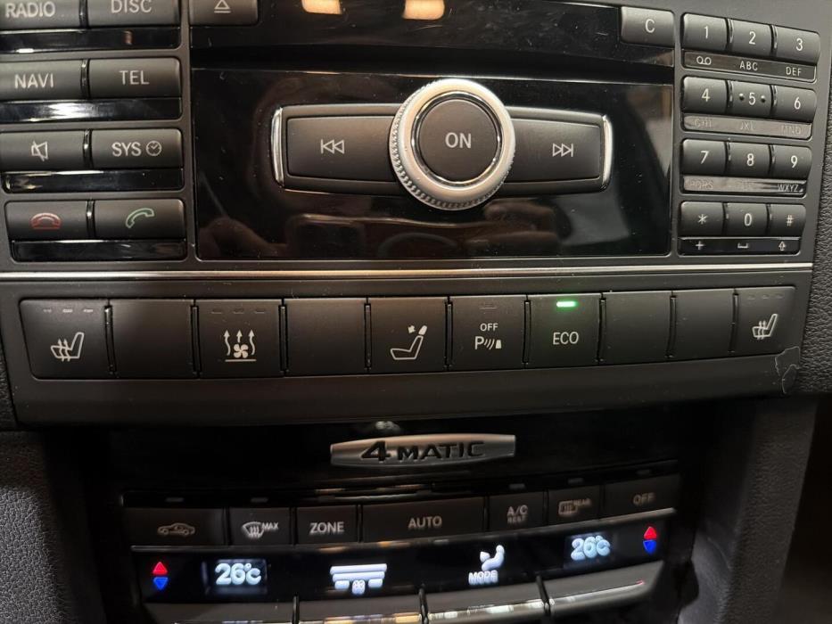 MERCEDES-BENZ E 2011