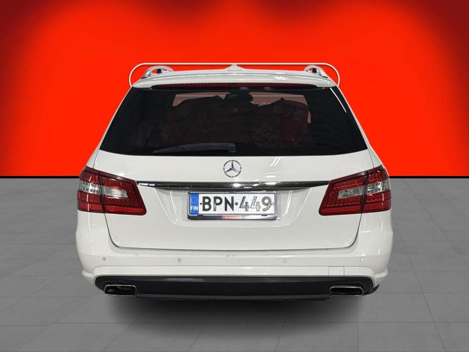 MERCEDES-BENZ E 2011