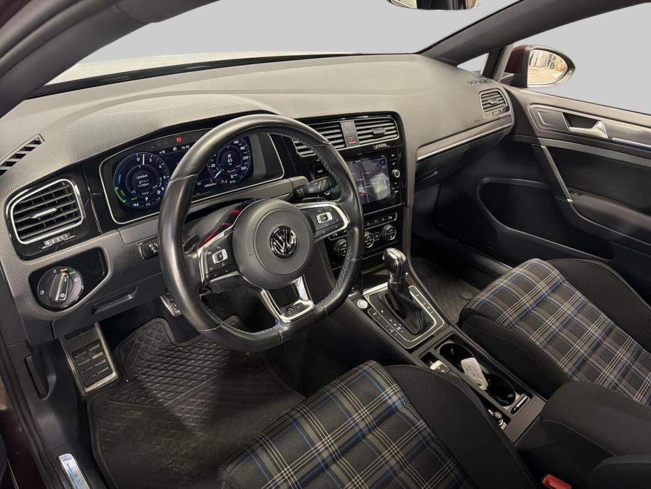 VOLKSWAGEN Golf 2017