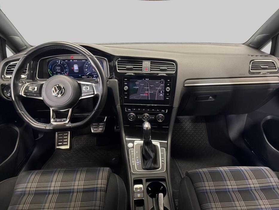 VOLKSWAGEN Golf 2017