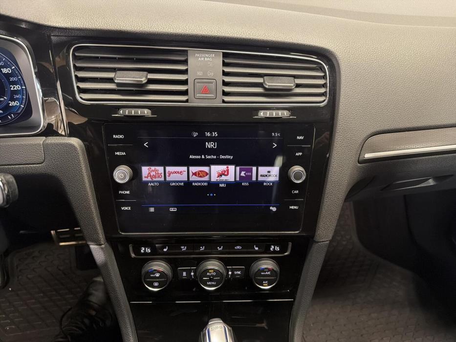 VOLKSWAGEN Golf 2017