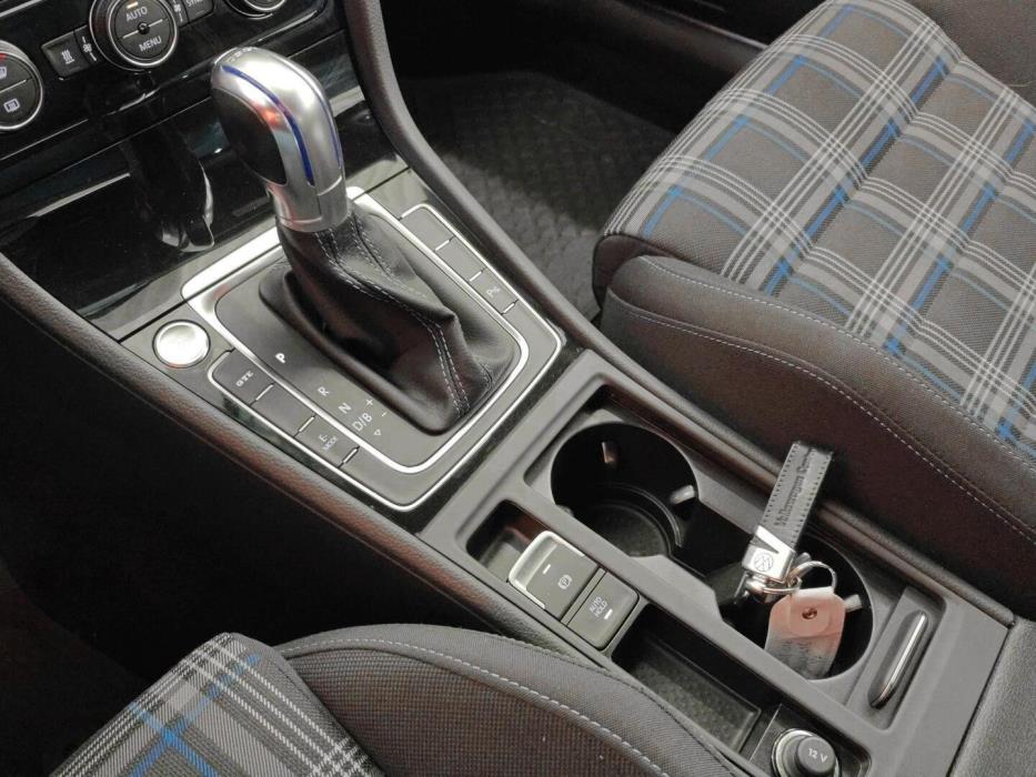 VOLKSWAGEN Golf 2017