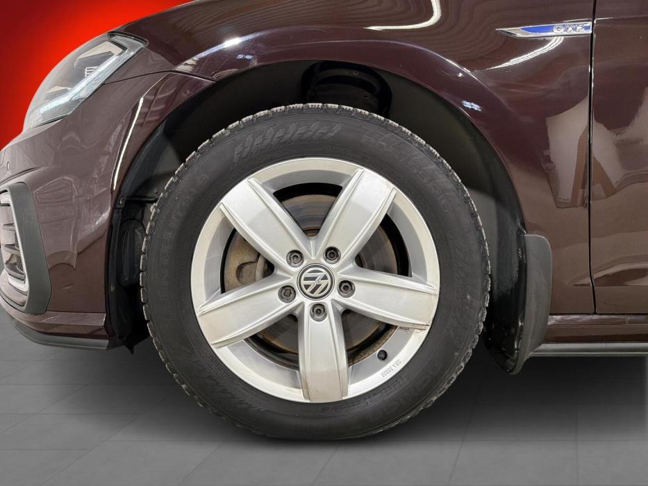 VOLKSWAGEN Golf 2017