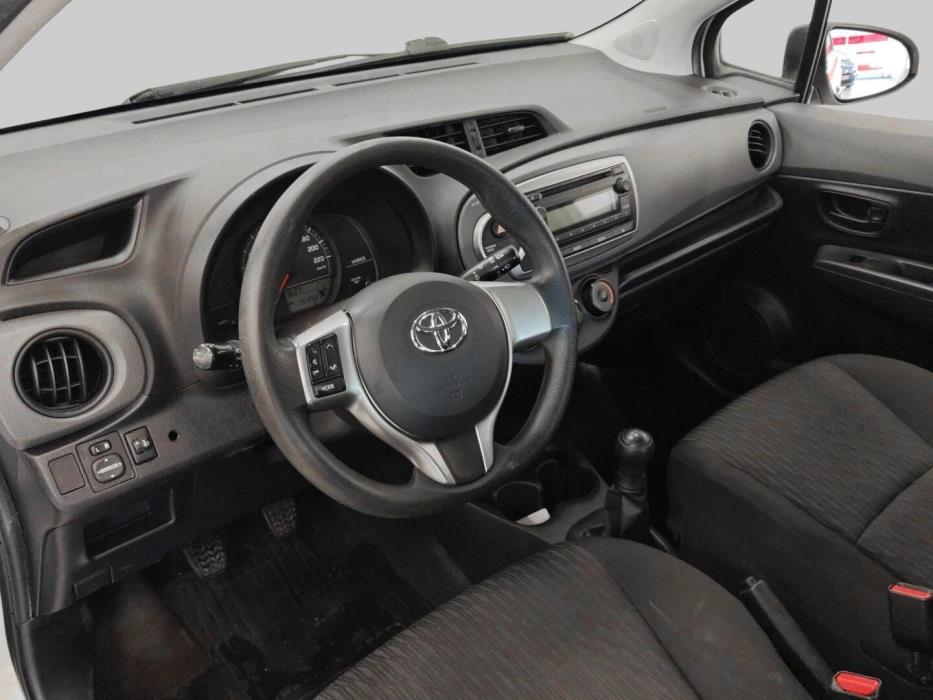 TOYOTA Yaris 2013