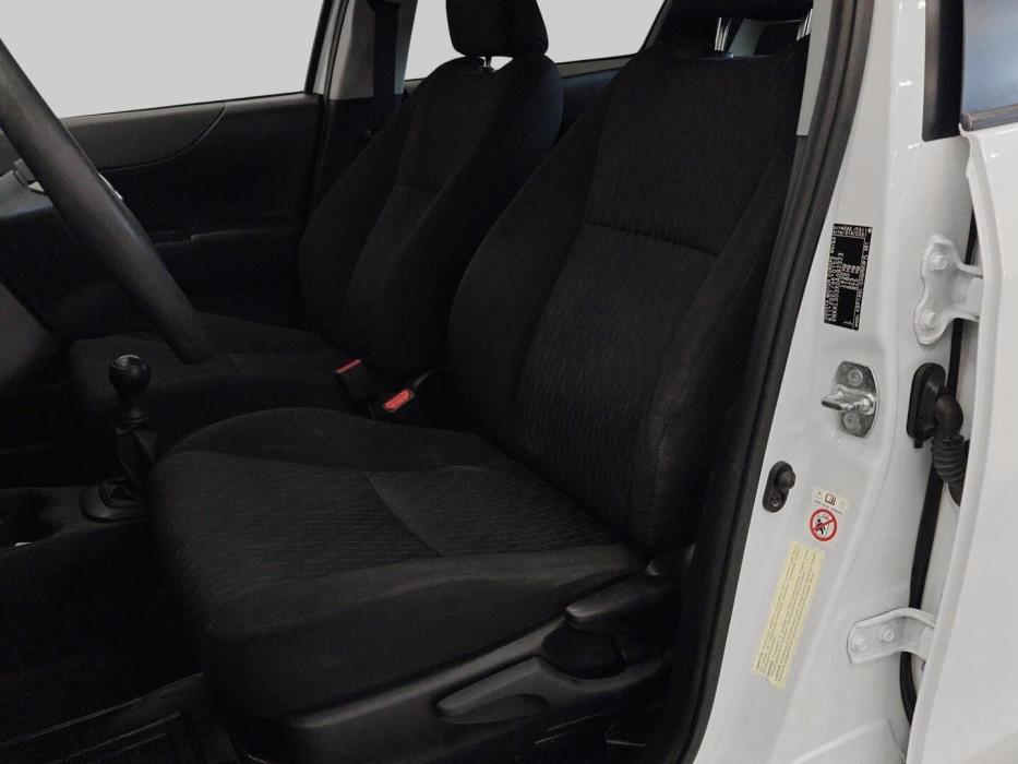 TOYOTA Yaris 2013