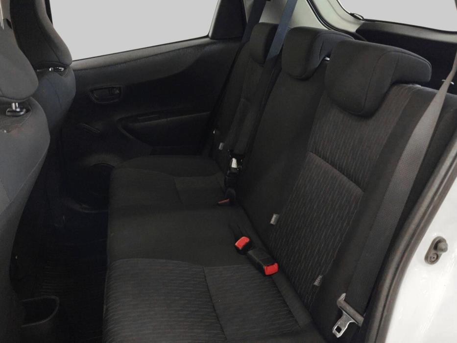 TOYOTA Yaris 2013