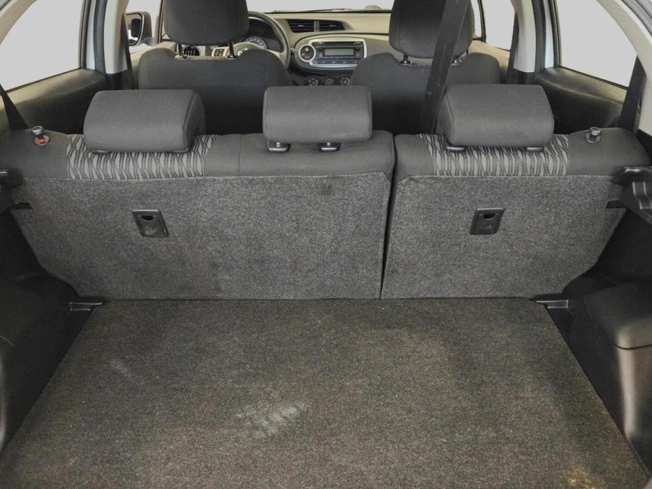 TOYOTA Yaris 2013