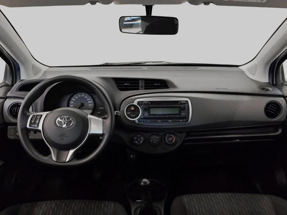 TOYOTA Yaris 2013