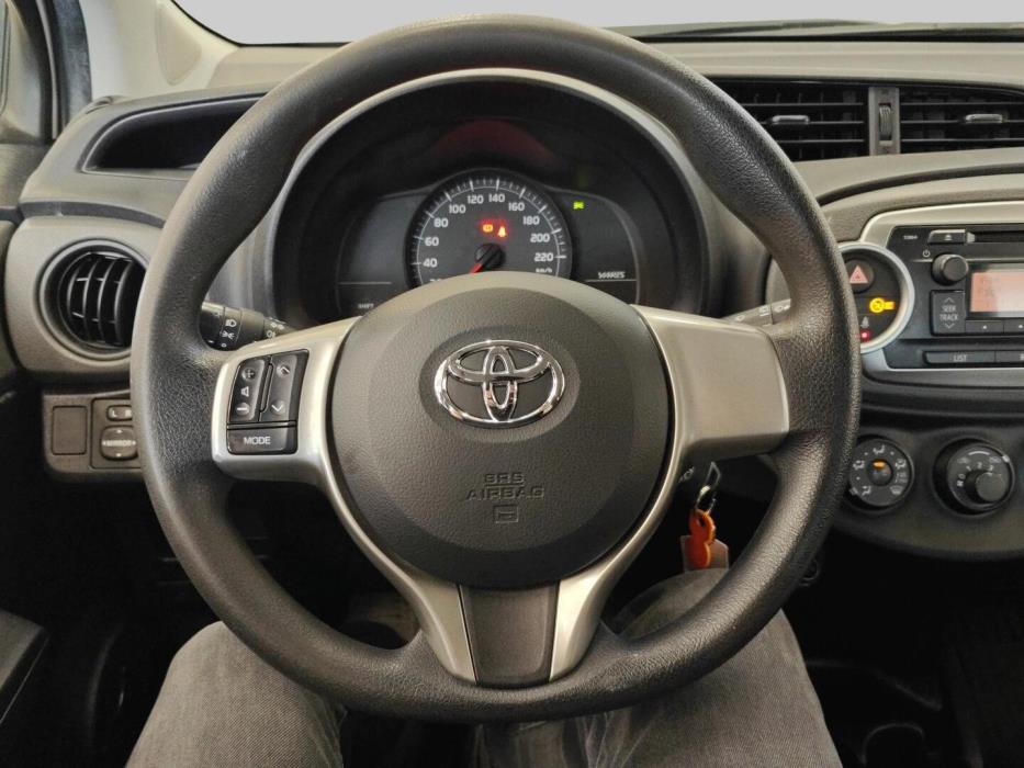 TOYOTA Yaris 2013