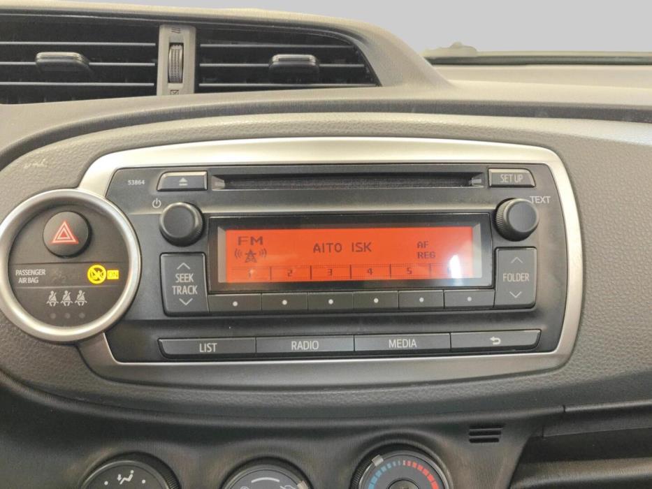 TOYOTA Yaris 2013