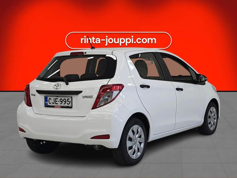 TOYOTA Yaris 2013