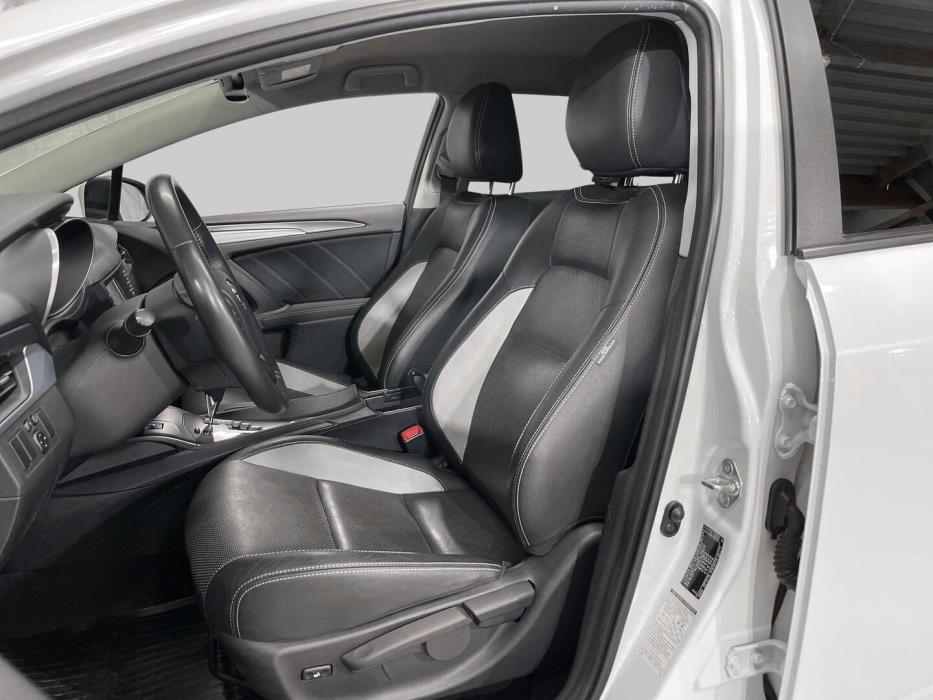 TOYOTA Avensis 2017