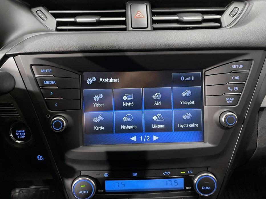 TOYOTA Avensis 2017