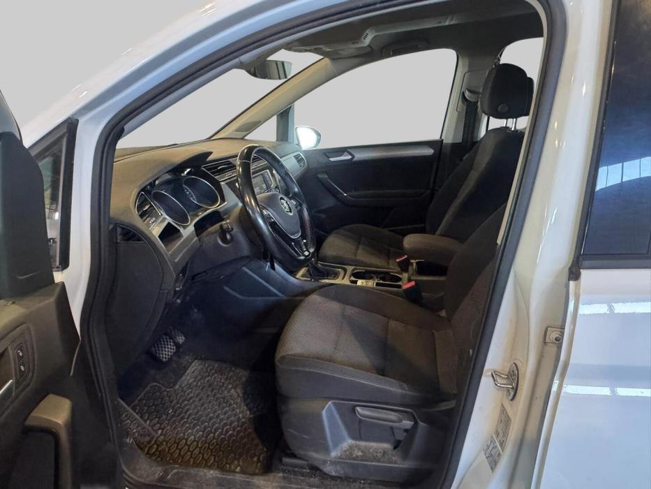 VOLKSWAGEN Touran 2017