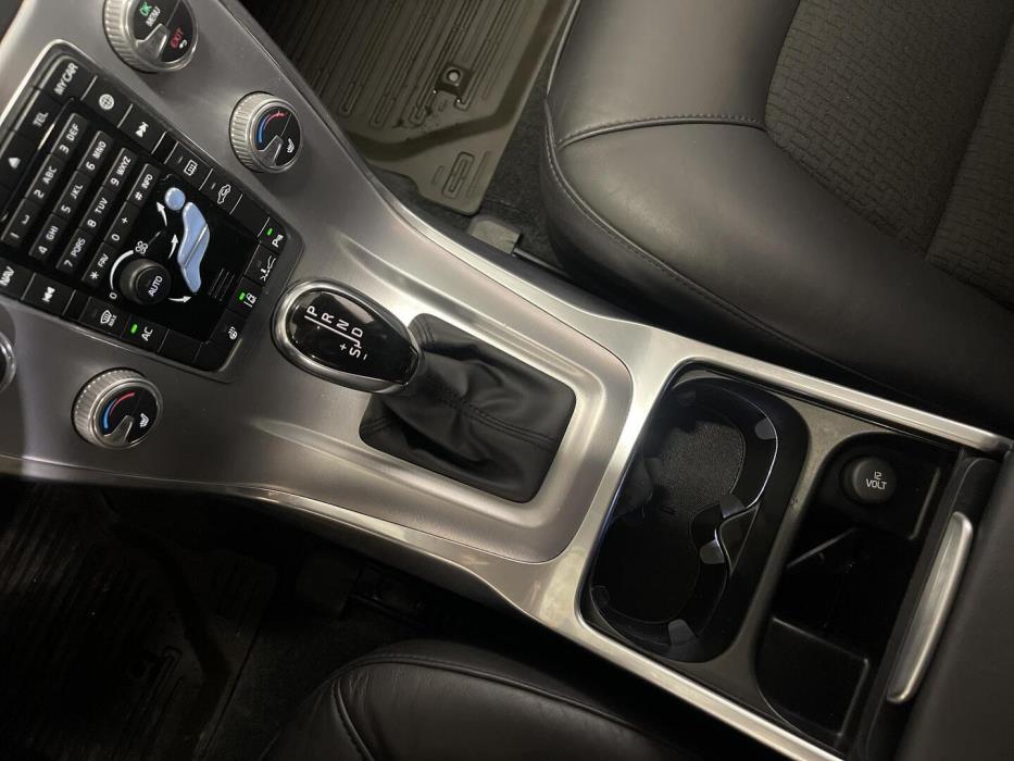 VOLVO V70 2014
