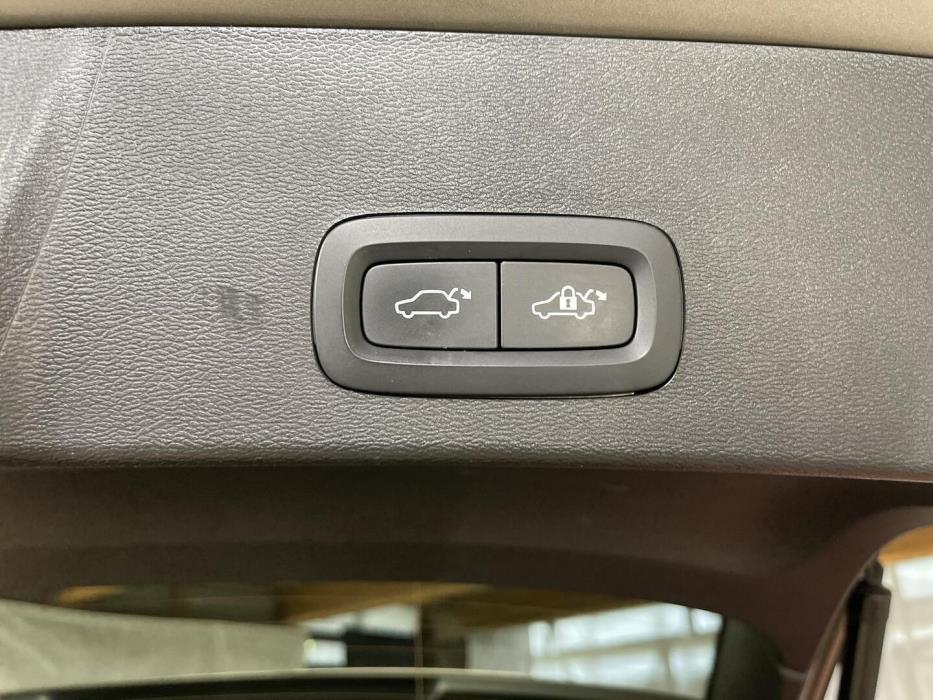 VOLVO XC40 2021