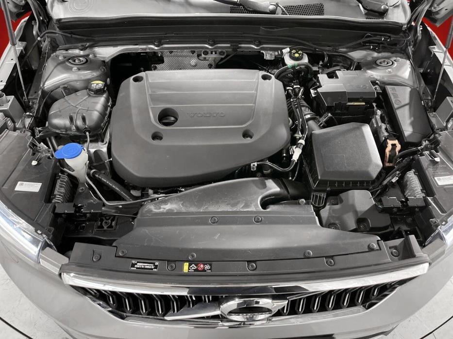 VOLVO XC40 2021