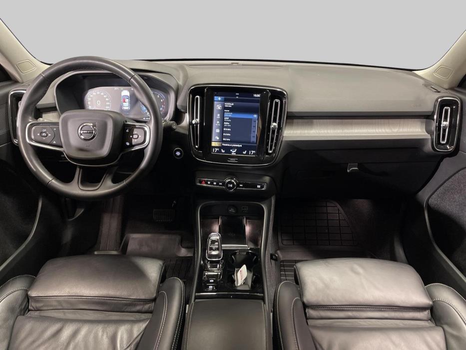 VOLVO XC40 2021