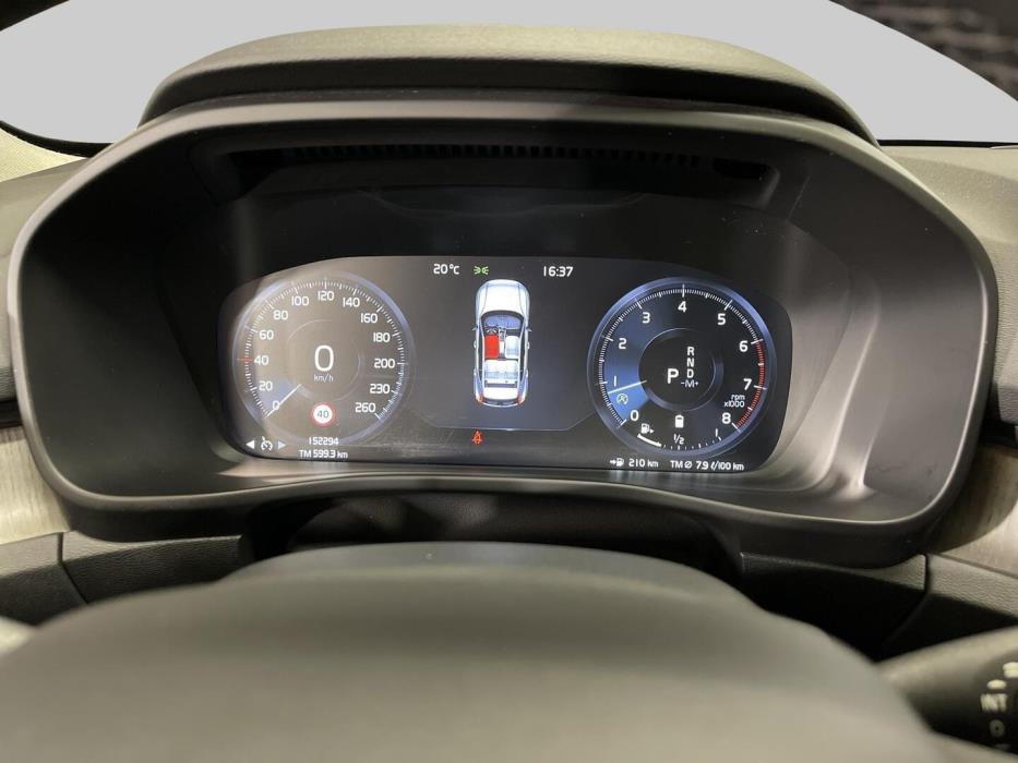 VOLVO XC40 2021