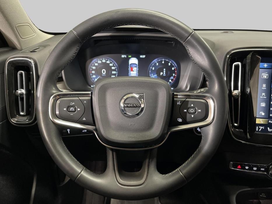 VOLVO XC40 2021
