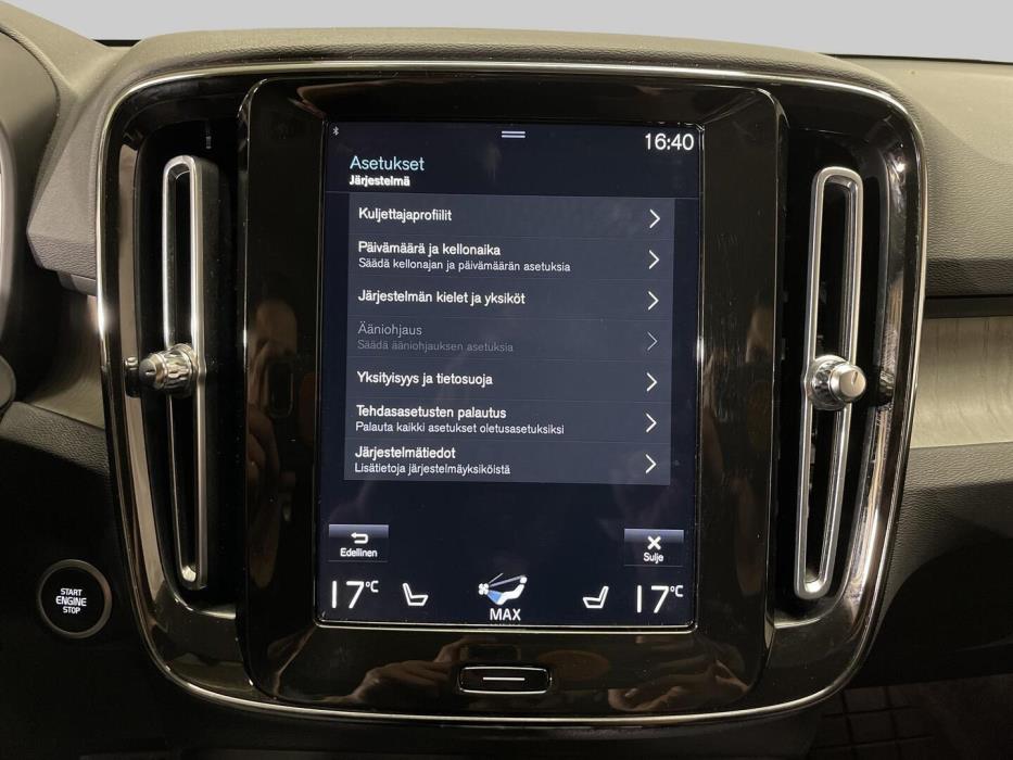VOLVO XC40 2021