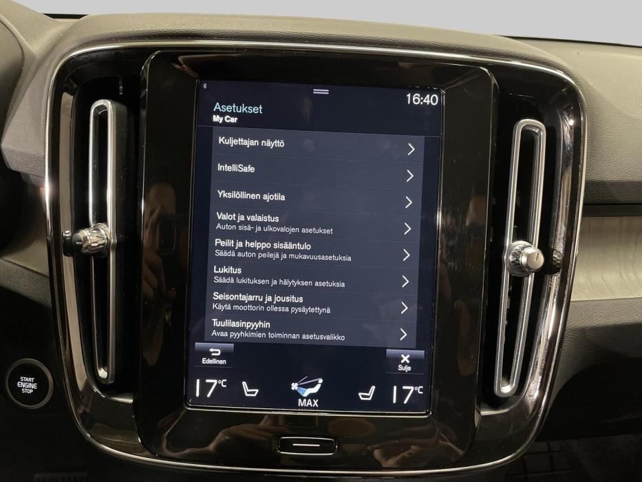 VOLVO XC40 2021