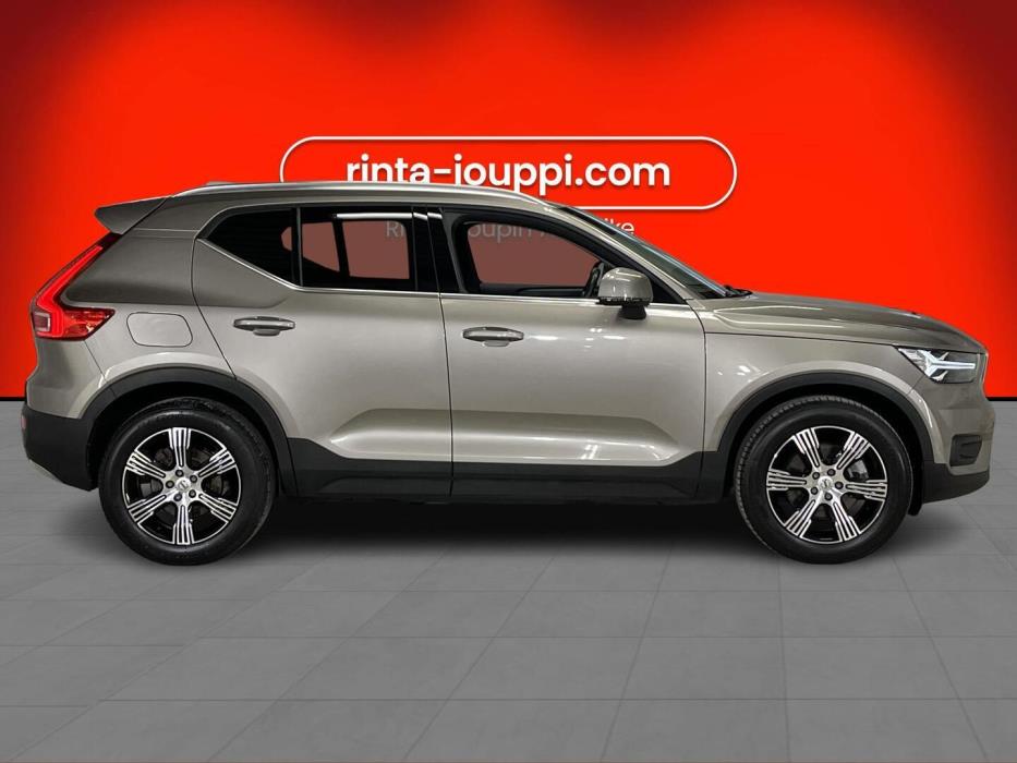 VOLVO XC40 2021