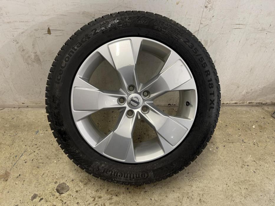 VOLVO XC40 2021