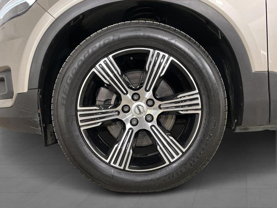 VOLVO XC40 2021