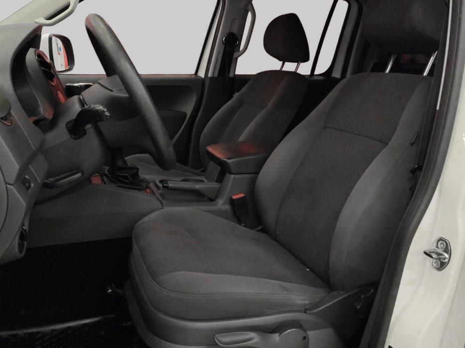 VOLKSWAGEN Amarok 2012