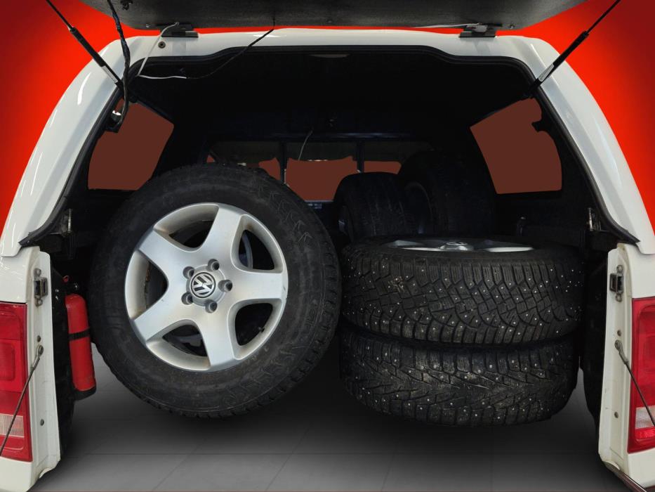 VOLKSWAGEN Amarok 2012