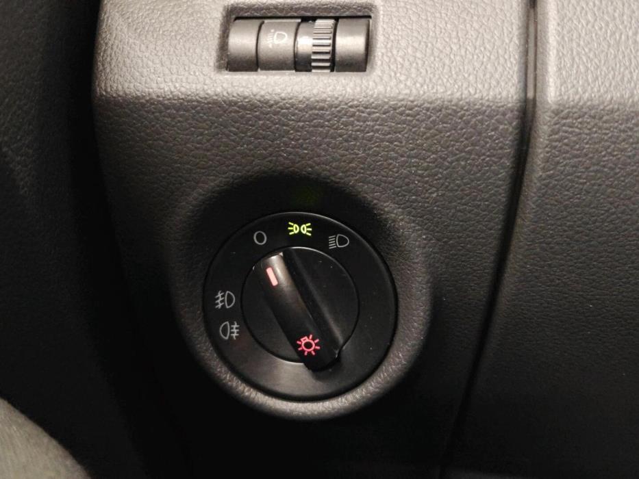 VOLKSWAGEN Amarok 2012