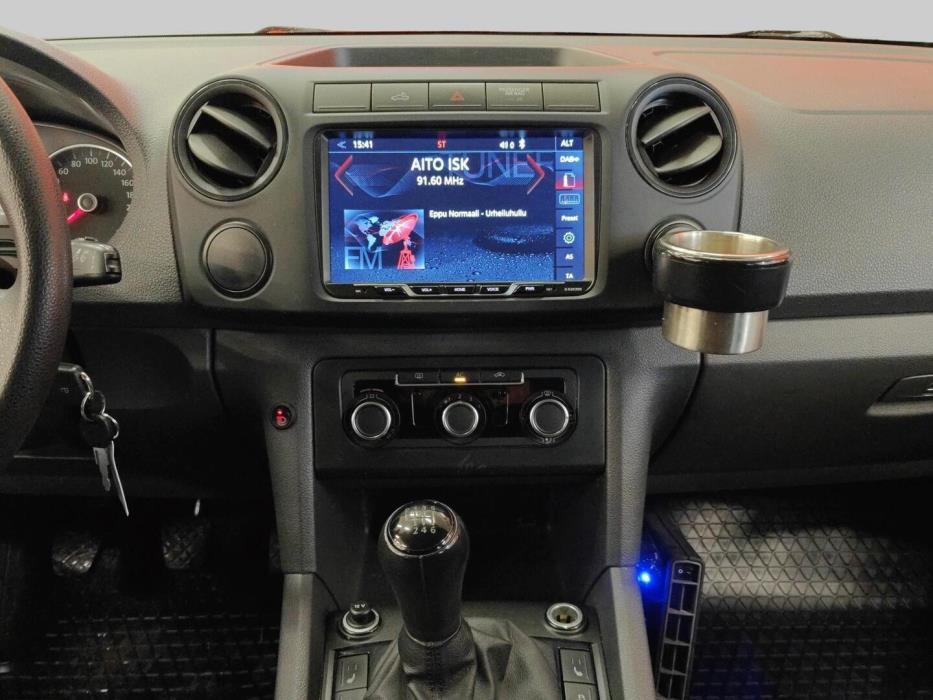VOLKSWAGEN Amarok 2012