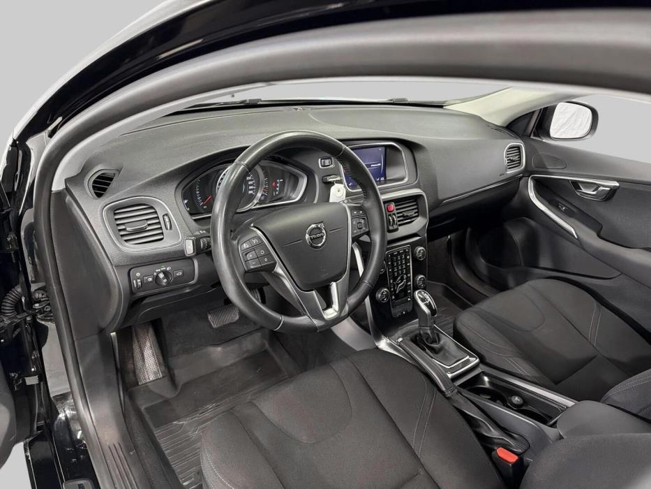 VOLVO V40 2018