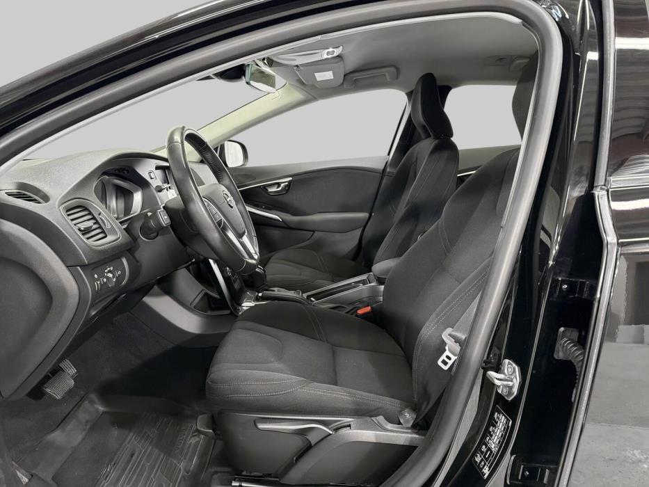 VOLVO V40 2018