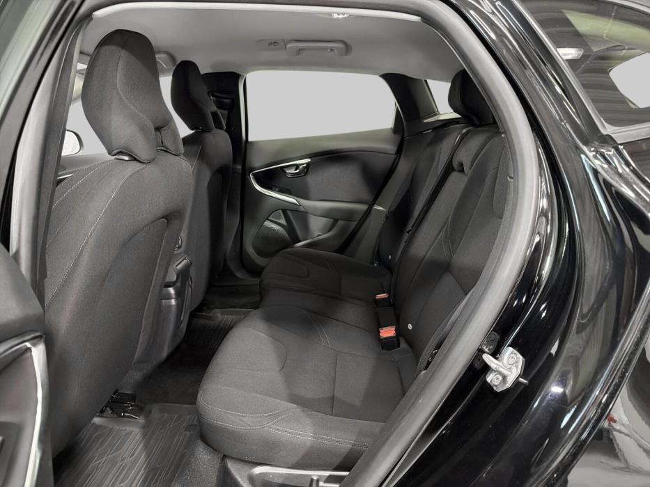 VOLVO V40 2018
