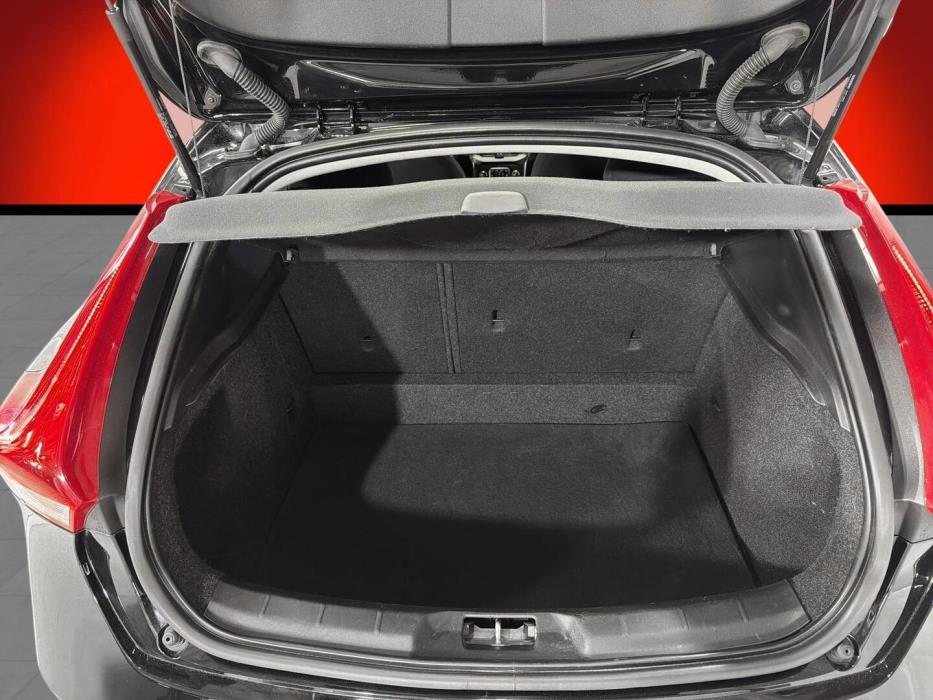 VOLVO V40 2018
