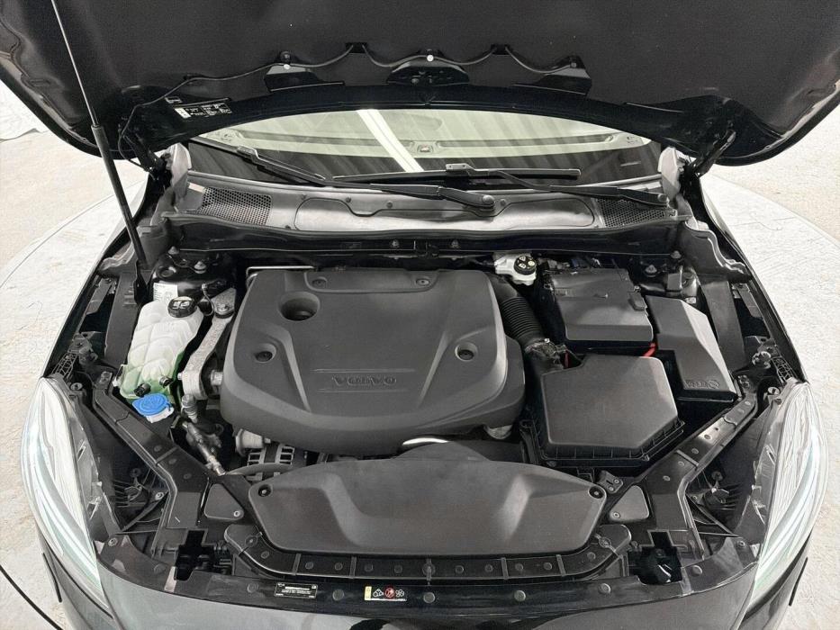 VOLVO V40 2018