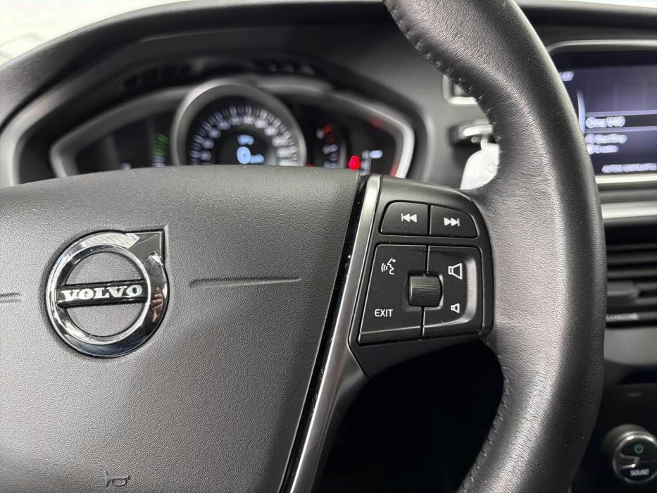 VOLVO V40 2018