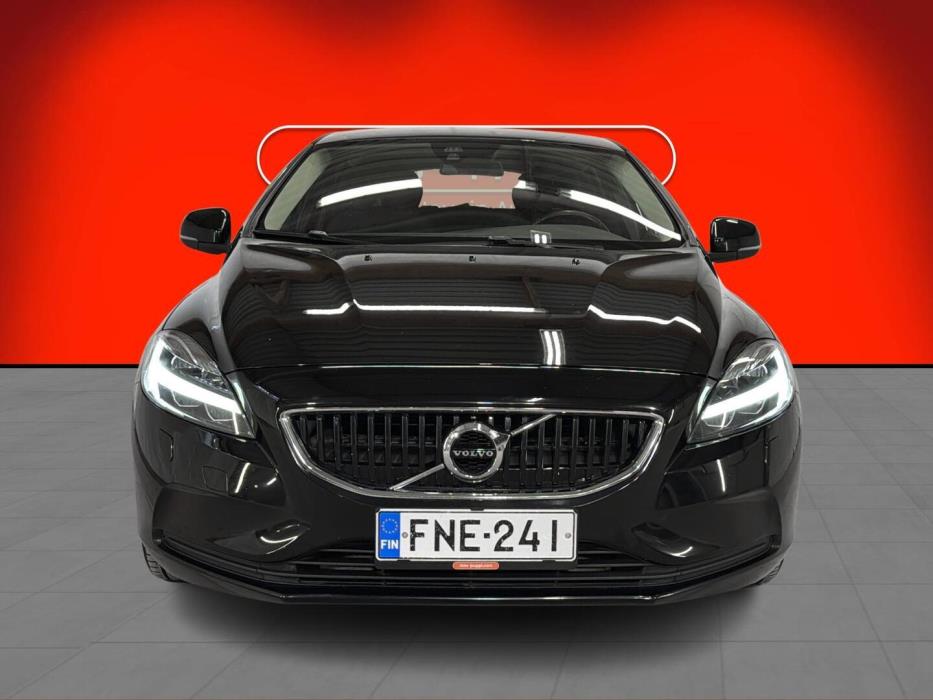 VOLVO V40 2018