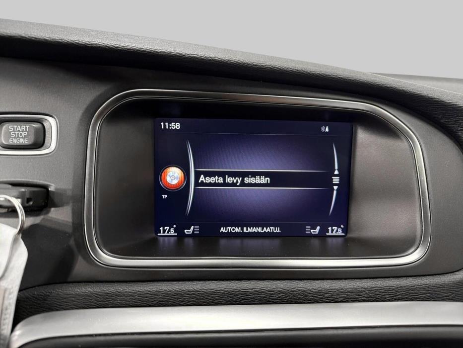 VOLVO V40 2018