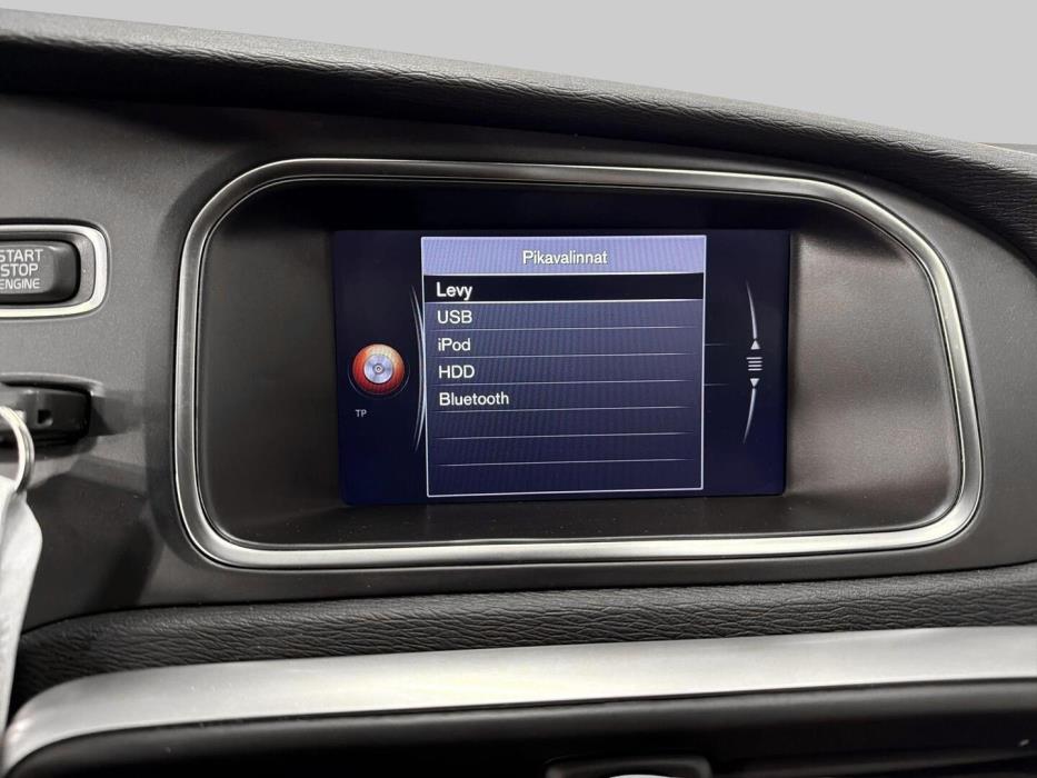 VOLVO V40 2018